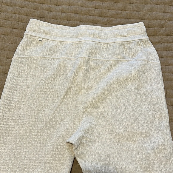 Lululemon joggers like new condition - Picture 3 of 3